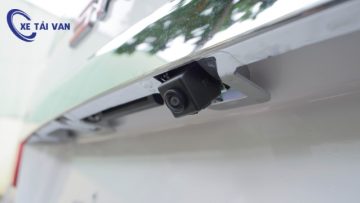 Trang bị camera lùi của xe van SRM X30 2V 930kg