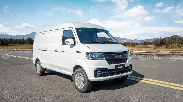 Thay đổi để khẳng định vị thế xe van SRM 868 2 chỗ