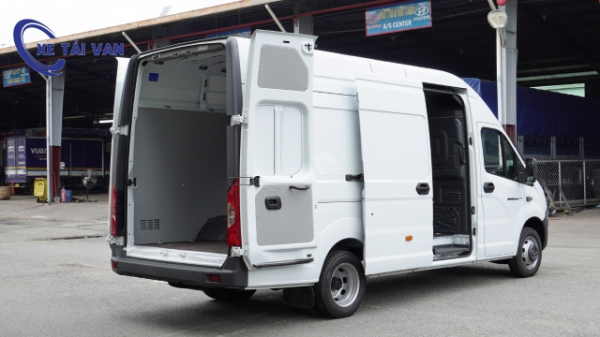 Khoang chứa hàng của xe tải van Gaz 3 chỗ