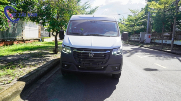 Giá xe tải van Gaz Sobol NN 3 chỗ ngồi lăn bánh