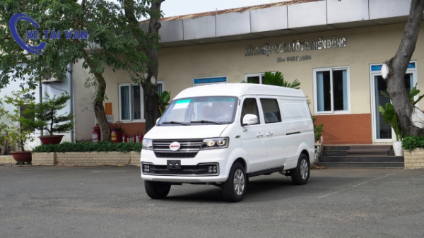 Xe tải van chở hàng SRM 868 5 chỗ màu trắng