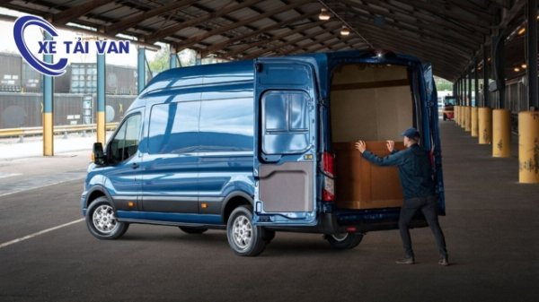 Xe tải van Ford Transit 3 chỗ ngồi cải tạo giá 800.000.000đ chưa lăn bánh