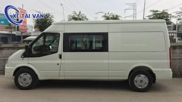 Giá xe tải van Ford Transit 3 chỗ ngồi lăn bánh