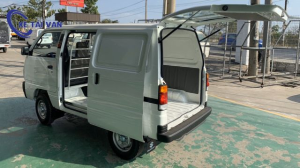 Xe tải van có kích thước nhỏ gọn, chở được ít hàng hóa hơn xe tải lớn
