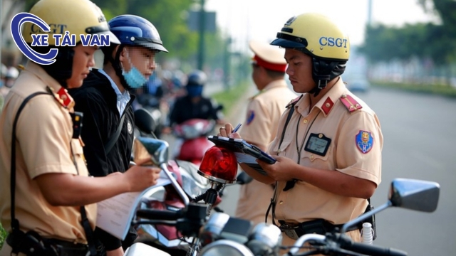 Người điều khiển giao thông sẽ bị xử phạt nếu không tuân thủ theo biển báo hiệu lệnh