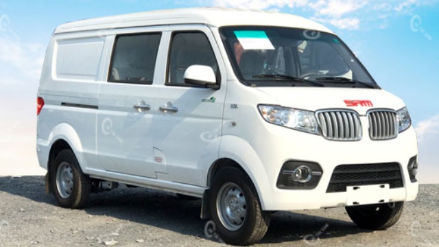 Xe tải van SRM X30i 5 chỗ màu xanh trắng