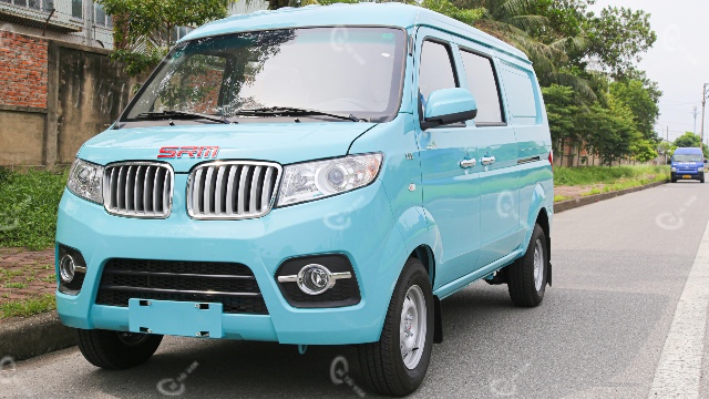 Xe tải van SRM X30i 5 chỗ màu xanh ngọc