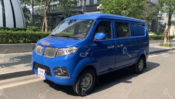 Xe tải van SRM X30i 5 chỗ màu xanh dương