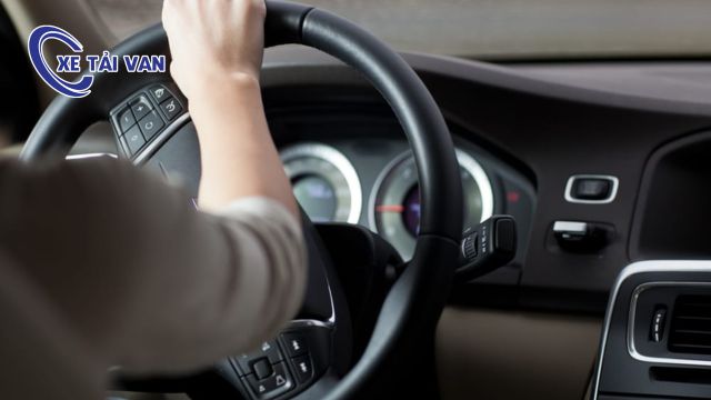 Vô lăng bị rơ mà ngó lơ sẽ ảnh hưởng đến trải nghiệm lái, thậm chí là độ an toàn của bạn