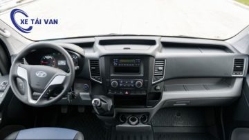 Bên trong vô lăng xe tải van 3 chỗ Hyundai Solati