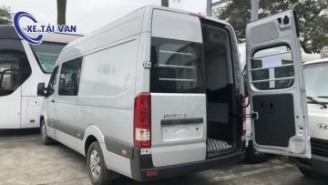 Phía sau xe tải van Hyundai Solati 3 chỗ
