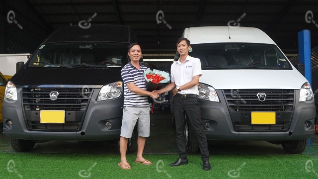 bàn giao xe van Gaz 6 chỗ cho Anh Ngọc